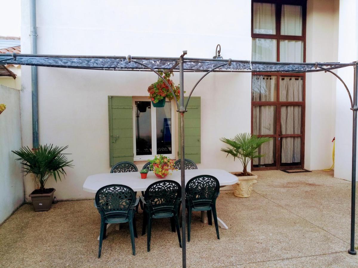 Les Gites Du Mas Canillac Chateaurenard Exterior photo